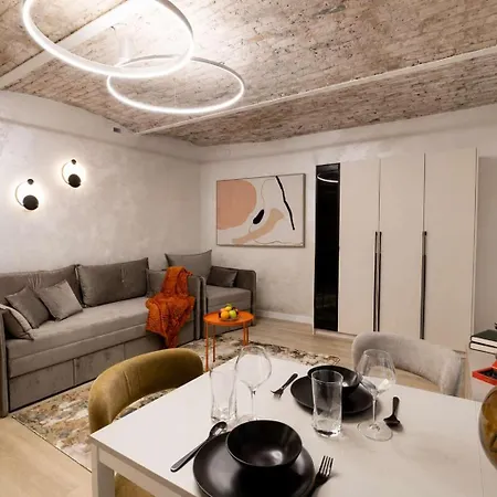 Scheffel Courtyard Residences 3 Collection アパート *